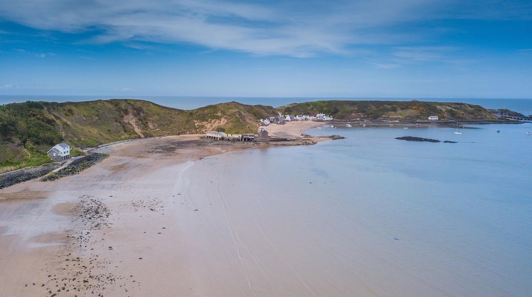 Aerial view of Porthdinllaen village and golf course, Morfa Nefyn, Llyn Peninsula, Gwynedd, Wales, UK