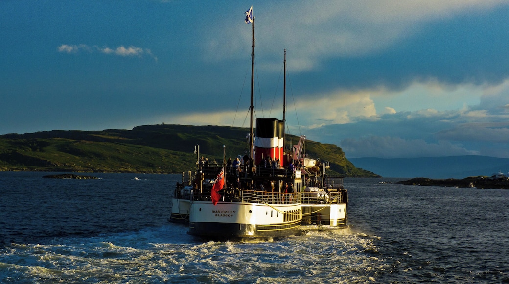 Waverley The Last Ocean Going Paddle Steamer In The World, Departs Millport,Isle Of Cumbrae.