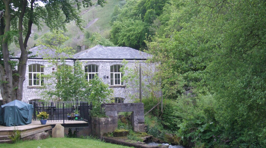 Litton Mill is a small hamlet built round a former cotton mill, in Millers Dale, on the River Wye near Bakewell in the Derbyshire Peak District in the United Kingdom. Head race to one of the mills- now ornamental. Camera location 53° 15′ 13.68″ N, 1° 45′ 43.2″ W View this and other nearby images on: OpenStreetMap - Google Earth 53.253800; -1.762000