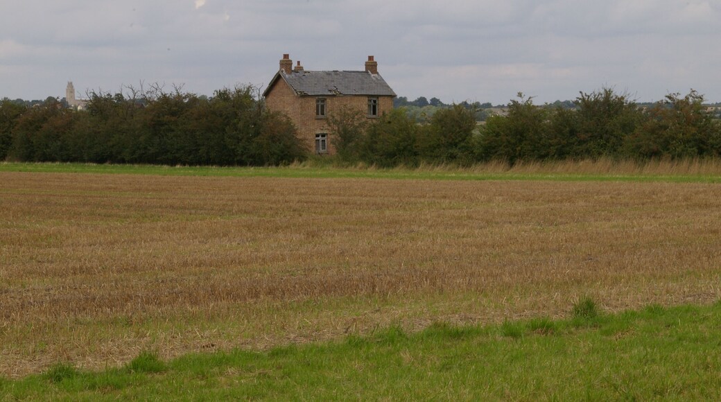 Setchell's Farm, Haddenham North Fen The farm appears to be derelict now. On the left, you can see St Andrew's Church, in Sutton, TL4478, peeping over the trees.