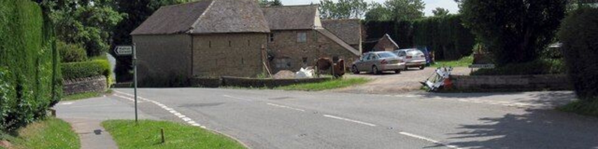 Cradley crossroads The junction of the B4220 and the lane to old Cradley and Westfield.