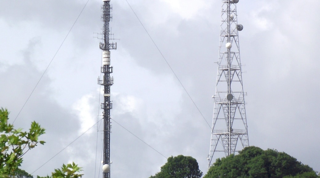 en:Beacon Hill transmitting station, Devon, England. Camera location 50° 26′ 48.55″ N, 3° 36′ 47.3″ W View this and other nearby images on: OpenStreetMap - Google Earth 50.446820; -3.613140