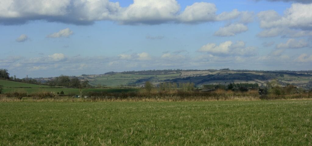 East of north from a field near Marksbury A fairly uninteresting pasture in the foreground gives way to a view over the Avon Valley. Do you have 20/20 vision? You may be able to see Kelston Round Hill ST7167 about a quarter of the way out from the right hand edge, though it is pretty well lost against the backdrop of Lansdown.