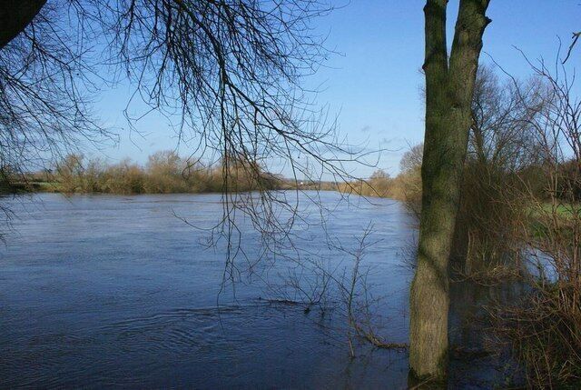 River Severn close to flood Taken from the river bank looking towards Maisemore, the River flooded further upstream in January 2007