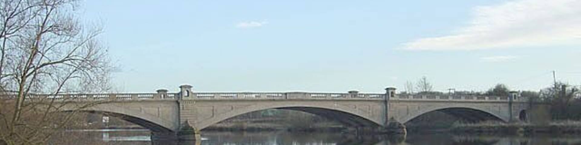 Gunthorpe Bridge from the west This view shows the graceful lines of the bridge with its relatively low rise arches.