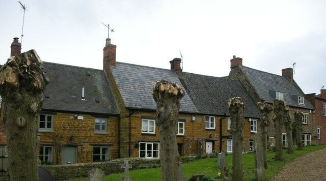 Long Buckby-Nuns Lane Cottages on the narrow lane which runs to the side of the church yard.