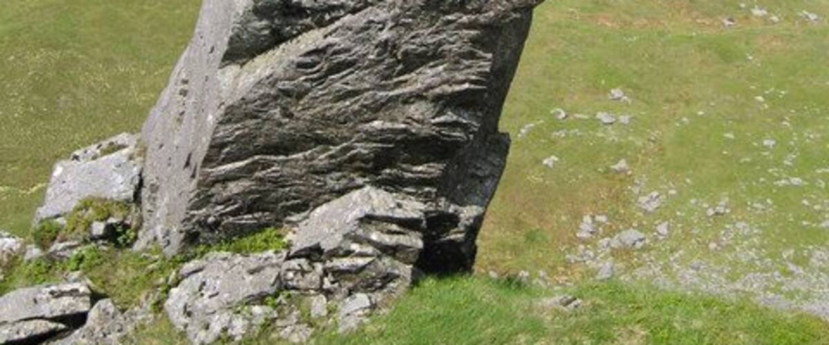 Rock feature on the ridge The lake in the distance is Llyn Nantlle Uchaf