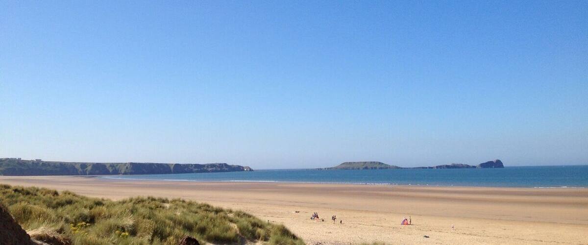 Rhossili beach is so beautiful! Hoping to make it there for a weekend trip again this year! :)