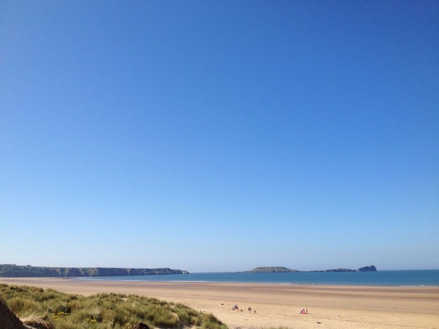 Rhossili beach is so beautiful! Hoping to make it there for a weekend trip again this year! :)