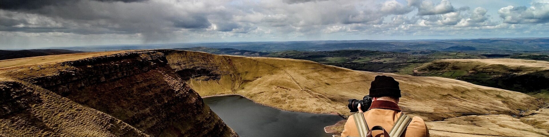 Just take time to take in these views, what a place #views #mountain #breconbeacons #adventure #explore #travel #lake #clouds #people #landscape #photographer #uk #greatbritan