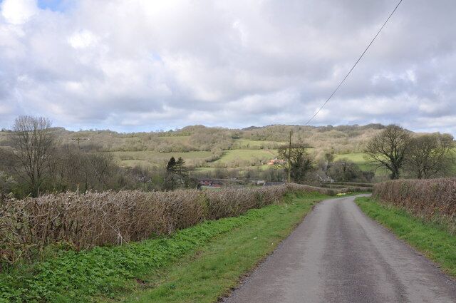 Approaching the B4310 north of Drefach