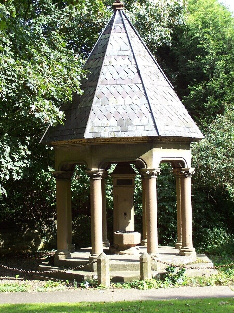 A memorial / well type thingy in Leadenham, Lincolnshire, UK