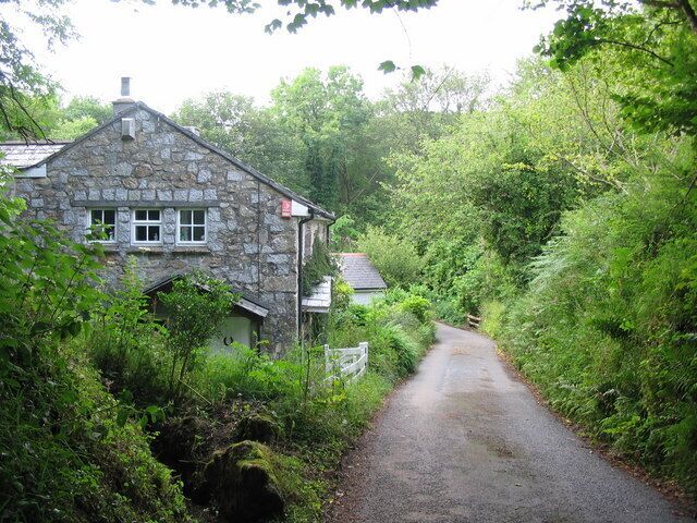 Puddle. A view looking north along the lane through Puddle to Lanlivery, towards the bridge over the stream, with Puddle Cottage on the left.