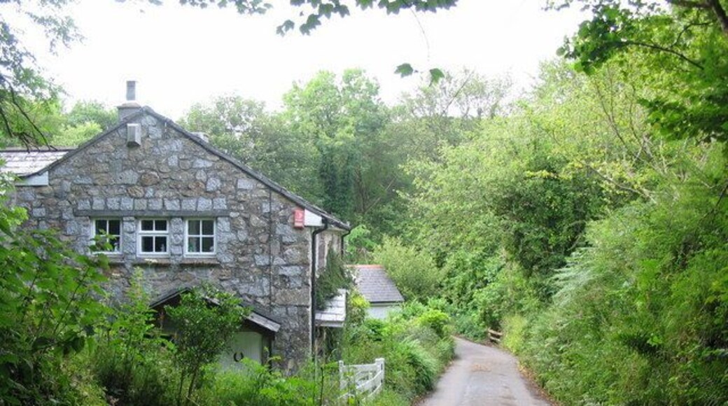 Puddle. A view looking north along the lane through Puddle to Lanlivery, towards the bridge over the stream, with Puddle Cottage on the left.