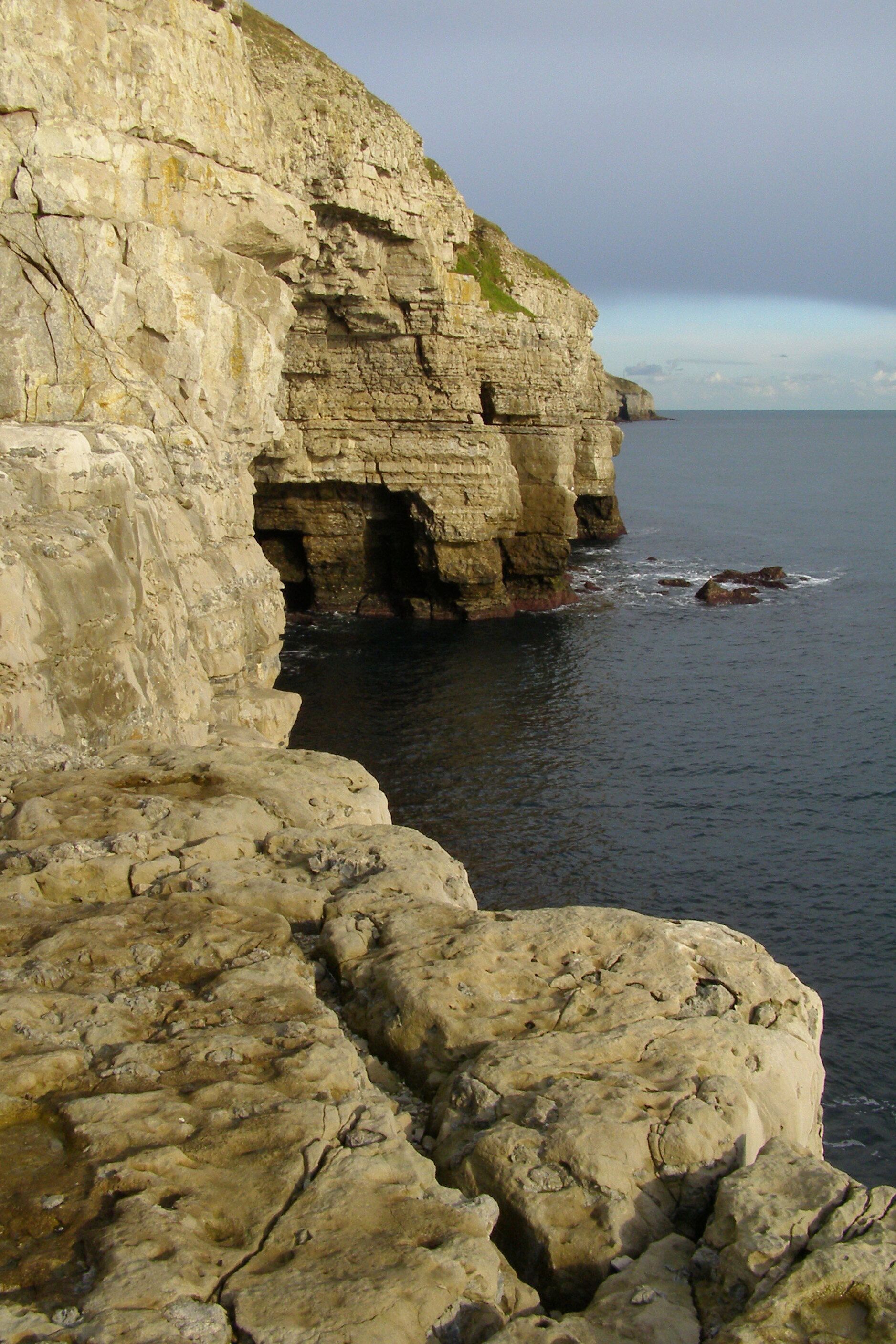 Hedbury Big Cove, to the east of Hedbury Quarry. Viewed from the eastern end of the ledge at Hedbury Quarry.