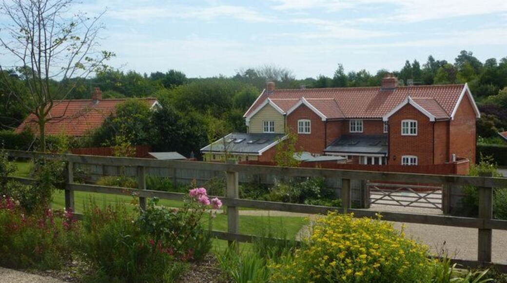 Village garden area, Kettleburgh A most attractive green with gardens behind the houses on The Street.