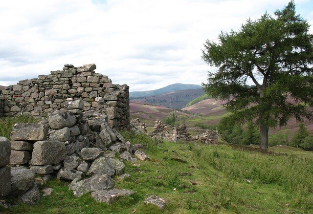 Ruins at Auchelie [1] The ruins of what appear to be two substantial cottages at Auchelie. These must be much later than the ruined croft buildings in the glen.