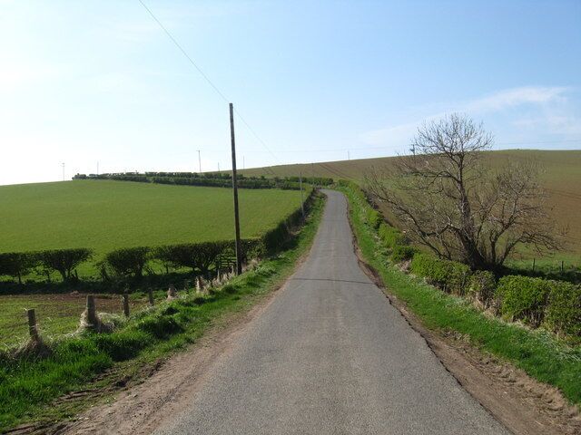 Minor road passing Birnieknowe