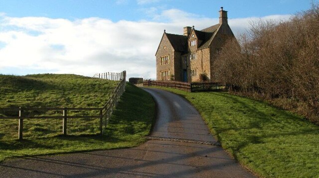 Farmhouse at Foxcote Farm. A bridleway passes the farmhouse en route to Ebrington.