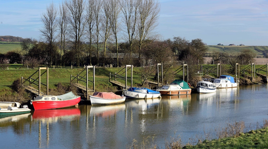 These small boats are at their moorings on the River Rother just downstream of the New Bridge which is a bit of a misnomer as it was built in 1971.