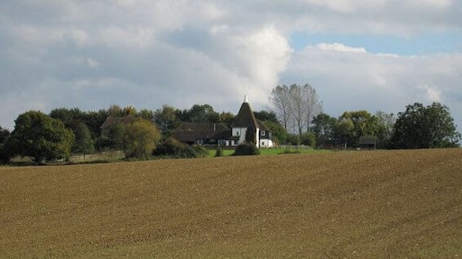 Oast House at Goldwell, Great Chart, Kent Grade II listed http://www.imagesofengland.org.uk/details/default.aspx?id=180932