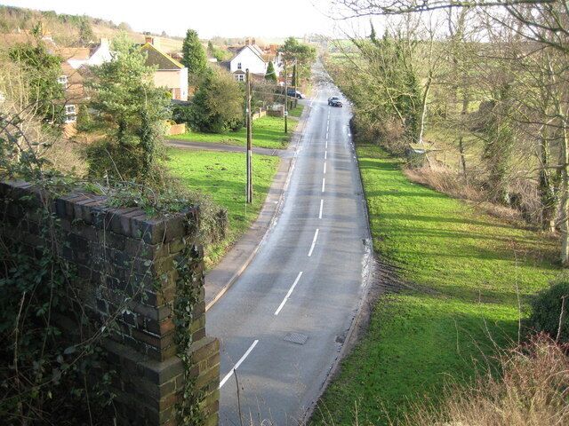 Horspath: Cuddesdon Road Viewed looking ESE from the top of 662137.