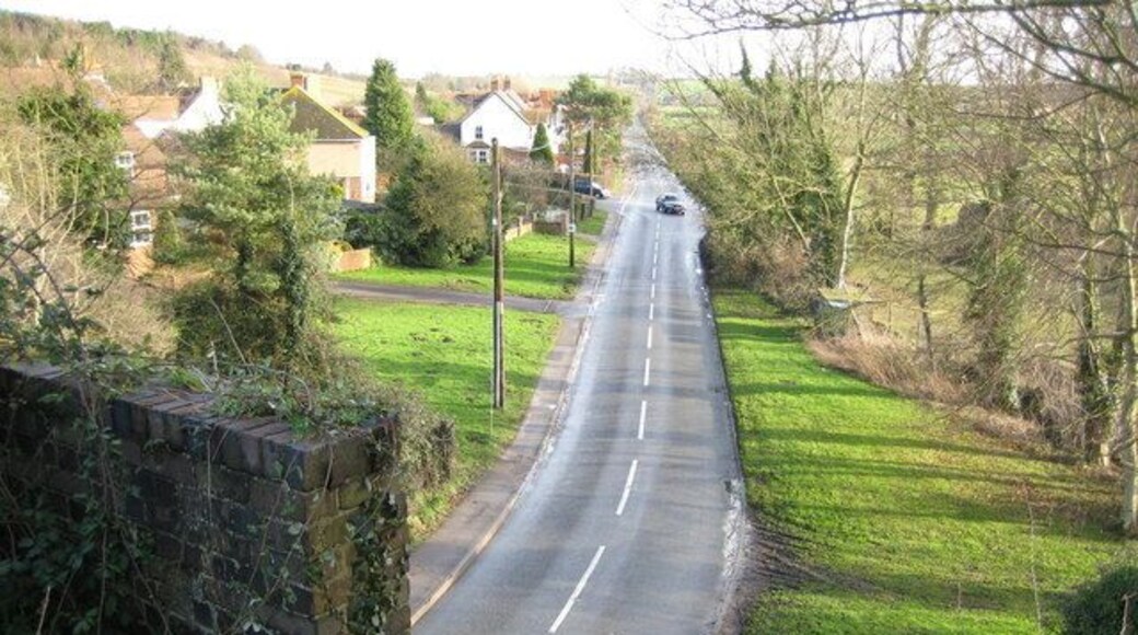 Horspath: Cuddesdon Road Viewed looking ESE from the top of 662137.