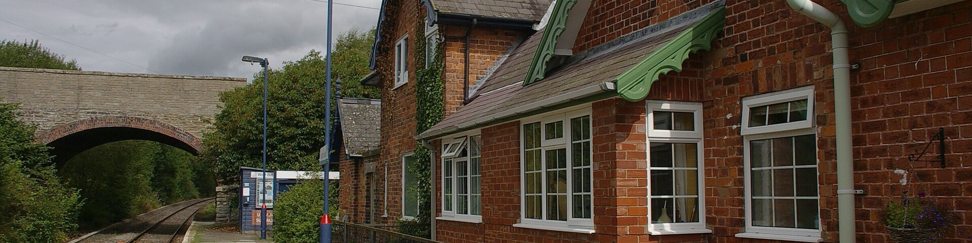 Hopton Heath railway station, looking north.