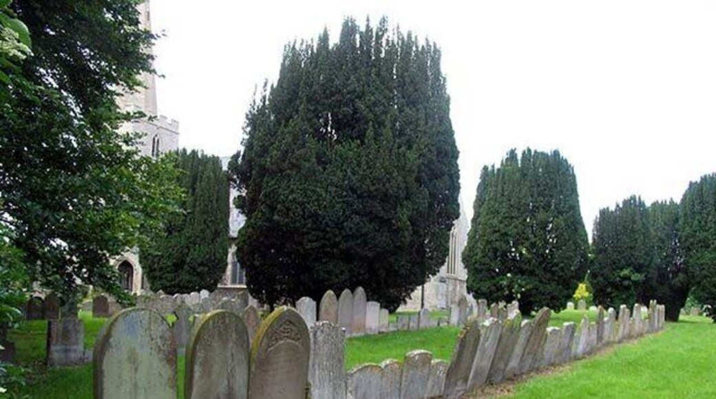 St James, Hockwold cum Wilton, Norfolk - Churchyard