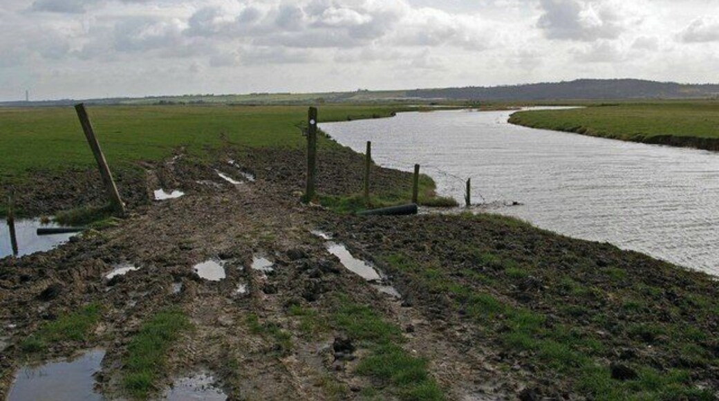 Footpath & Hope Fleet The footpath follows the bank of Hope Fleet beyond the gate as far as TQ765785, it then stops with no apparent reason for that position to be a destination.