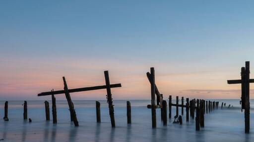 park in the beach carpark. walk down slope to beach, turn left and walk for 5 minutes. Be very careful as you can get trapped very quickly by the incoming tide.