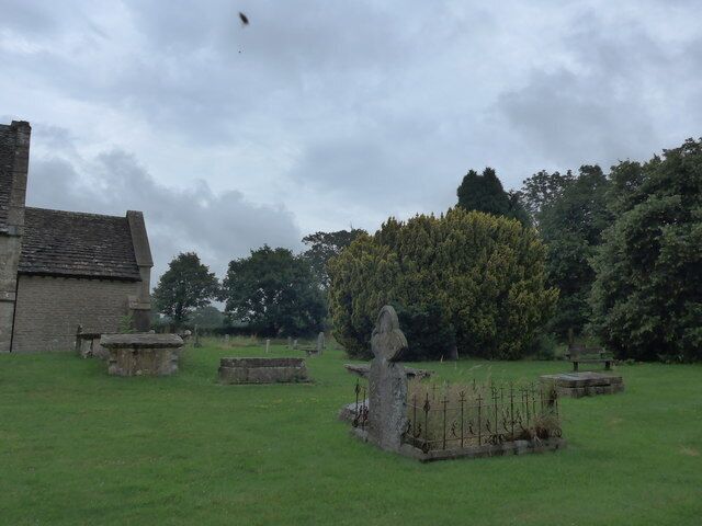 Holy Cross, Hankerton: churchyard (d)