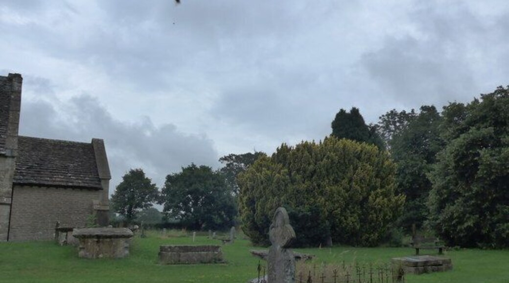 Holy Cross, Hankerton: churchyard (d)