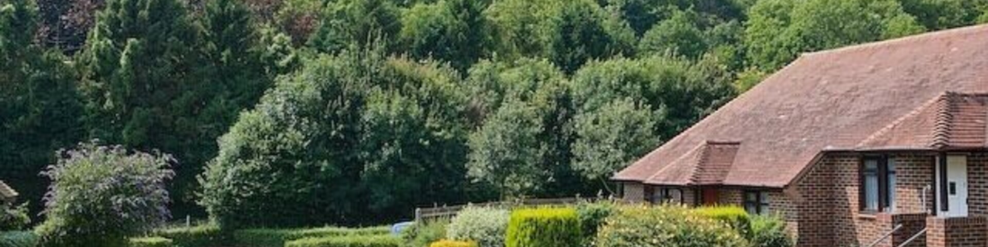 Lashly Meadow, Hambledon Looking from within this residential cul de sac back towards Green Lane.