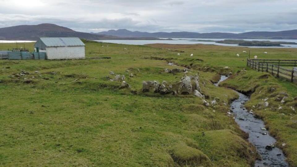 Burn at Halistra Flowing towards Loch Bay.