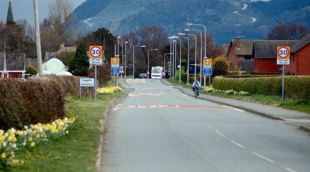 Guilsfield from Groes-Lwyd View of entrance to Guilsfield from Groes-Lwyd. In the background can be seen the Breidden Hills and Rodney's Pillar on the skyline above the road.