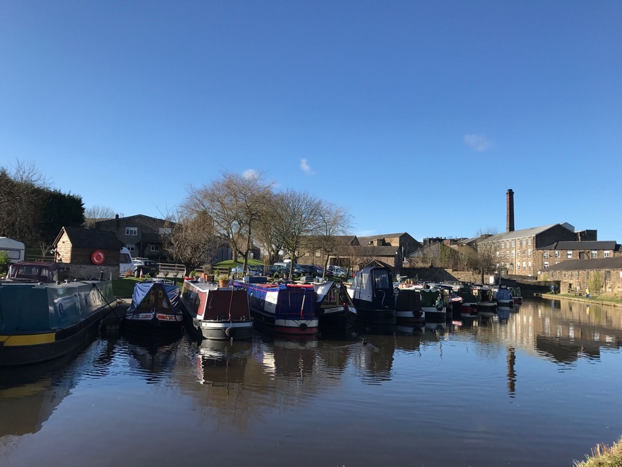 Lovely scenery on a walk down the canal towpath between Marple and Whaley Bridge
