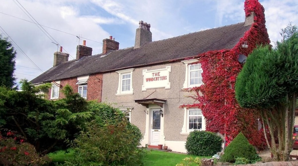 The Woodcutters' Arms and Woodcutters Row