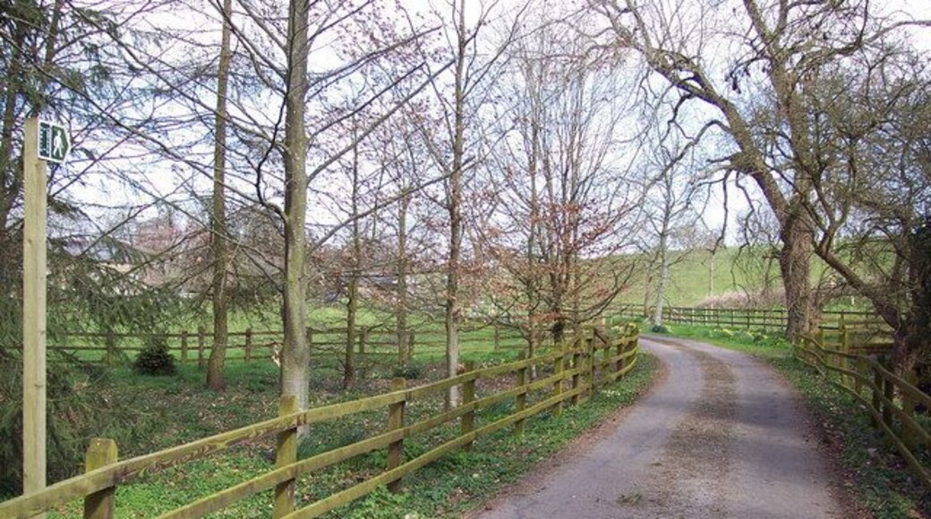 Footpath to Woodbridge The footpath uses a private drive.