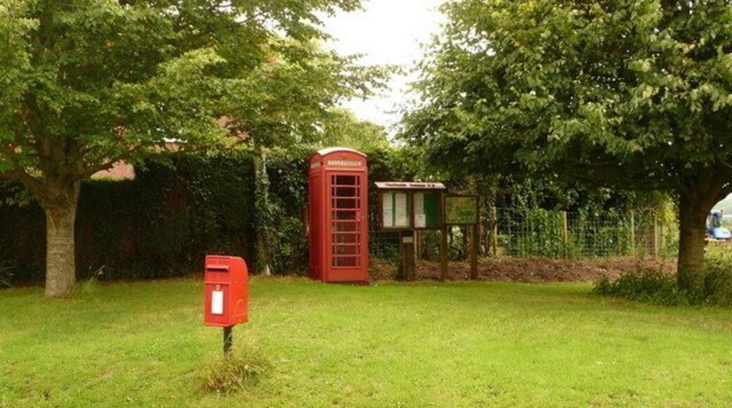 Bedchester: postbox № SP7 37 and phone The postbox is emptied at 4:30pm on weekdays and at 8:30am on Saturdays.