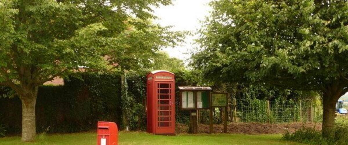 Bedchester: postbox № SP7 37 and phone The postbox is emptied at 4:30pm on weekdays and at 8:30am on Saturdays.