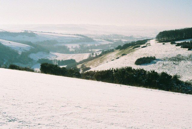 Contrasting views down Longcombe Bottom (3). Snowy view towards Fontmell Magna, taken from the lay-by between the two airfield turnings. See also 455027, 455031, 527570 and 1142734.