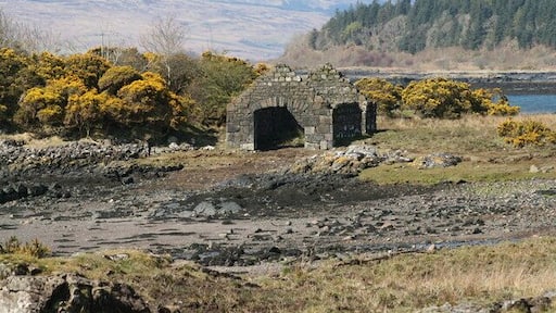 Ruined Boathouse near Fiunary Farm Dating from the early 19th century, this is one of several similar structures in the area.