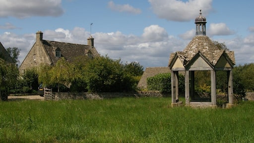View of the farmington village green.