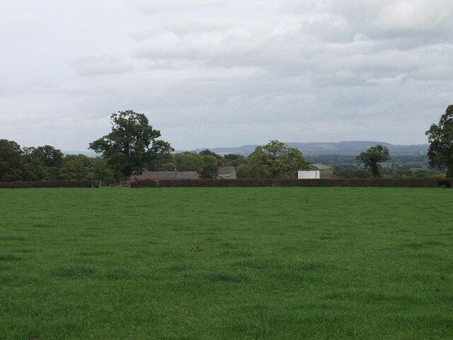 Farm buildings at "The Fields" , Twining Hill. Coming up the bank from Erbistock Twining Hill brings us into the less wooded and open country of the Wynnstay Estate.