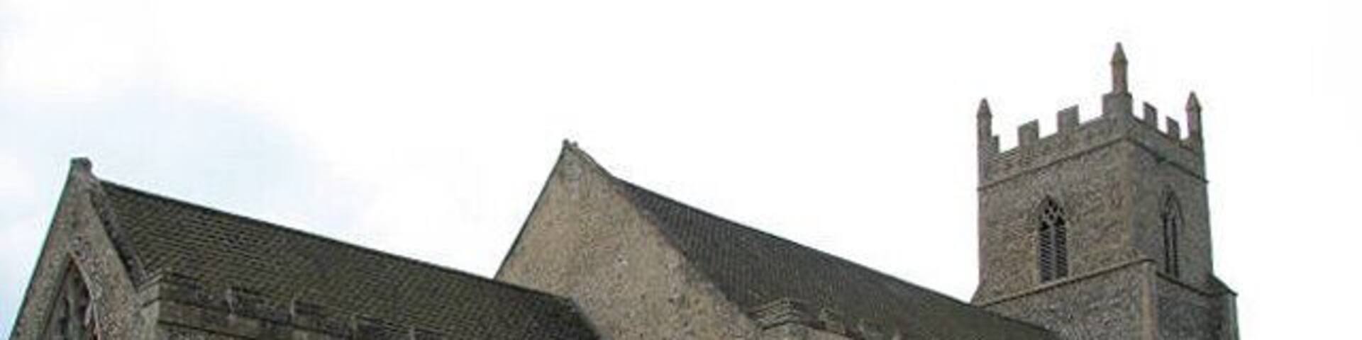 St Mary's church. The church > 890917 - 890930 - 890941 dates from the 14th century and was built by Sir Hugh Hastyngs, whose life-sized brass has survived: a replica, as well as the remains of the original > 890940 - dated to 1347 and executed after the design on the Earl of Pembroke's tomb in Westminster Abbey - can still be seen today. St Mary's has no aisles and the nave roof spans 12 metres, which makes it the widest pillarless nave in East Anglia > 890928. The communion rails are late C18 or early C19. There are a number of medieval survivals such as the C14 font > 890943 with a magnificent 15th century cover > 890949. C14 stained glass can be seen in one of the chancel windows, and there is a medieval rood screen dado with 8 painted panels; the paintings, however, are very faded > 890931. The church is open every day. For more information see: http://www.norfolkchurches.co.uk/elsing/elsing.htm