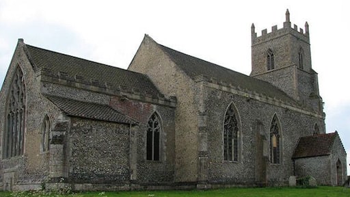 St Mary's church. The church > 890917 - 890930 - 890941 dates from the 14th century and was built by Sir Hugh Hastyngs, whose life-sized brass has survived: a replica, as well as the remains of the original > 890940 - dated to 1347 and executed after the design on the Earl of Pembroke's tomb in Westminster Abbey - can still be seen today. St Mary's has no aisles and the nave roof spans 12 metres, which makes it the widest pillarless nave in East Anglia > 890928. The communion rails are late C18 or early C19. There are a number of medieval survivals such as the C14 font > 890943 with a magnificent 15th century cover > 890949. C14 stained glass can be seen in one of the chancel windows, and there is a medieval rood screen dado with 8 painted panels; the paintings, however, are very faded > 890931. The church is open every day. For more information see: http://www.norfolkchurches.co.uk/elsing/elsing.htm