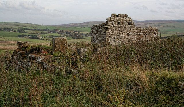 Knightside The derelict farm at Knightside on Castle Hill.