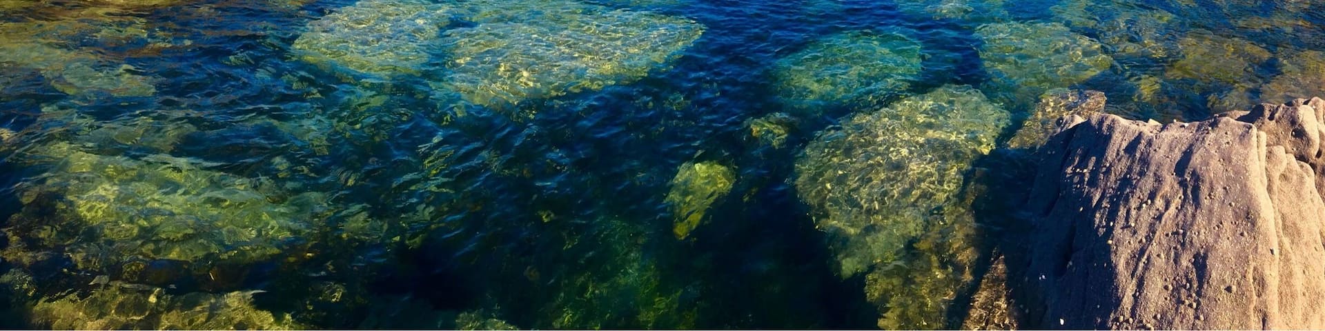 When the sky was just too blue in Elgol on the Isle of Skye the clear waters catch your attention. With the Cuillin range in the distance that fantastic rocky shoreline draws my attention. Whatâs missing form the photos it the local school is just off the harbor and the kids get to play here everyday when school in. What a place to grow up.
#BVSblue