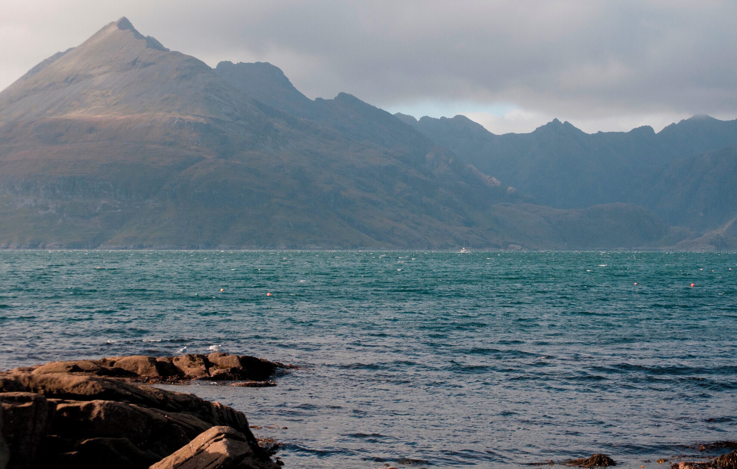 'We continued to Elgol and to an unforgettable view over Cuillin Mountains and a Lord-of-the-Rings feel...'
#waterlust
